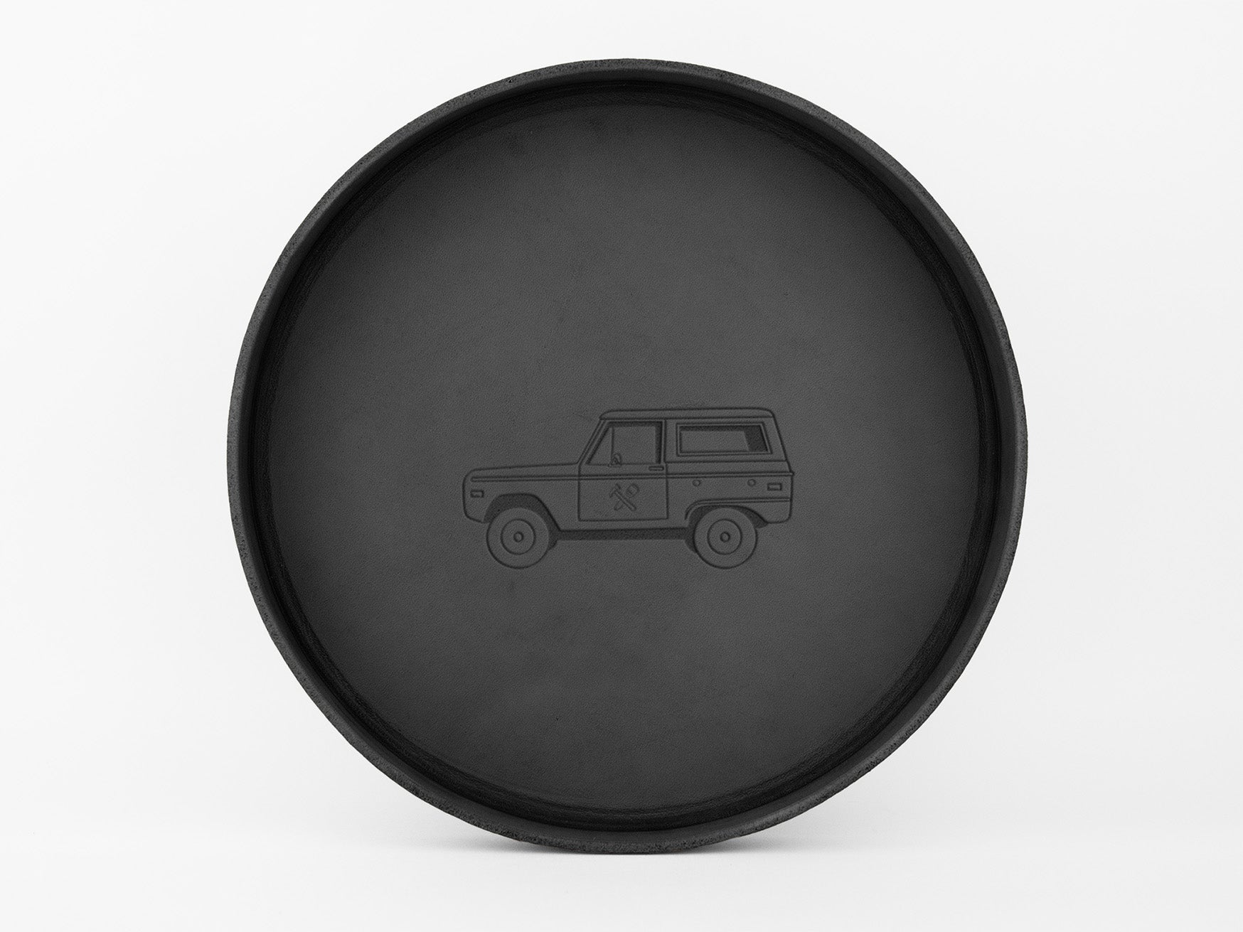 A round, black tray with a matte finish featuring two crossed arrows in the center, set against a plain white background.